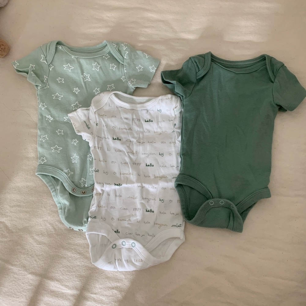 Cloud island onesie 3-pack (worn maybe once) free & clear only detergent home